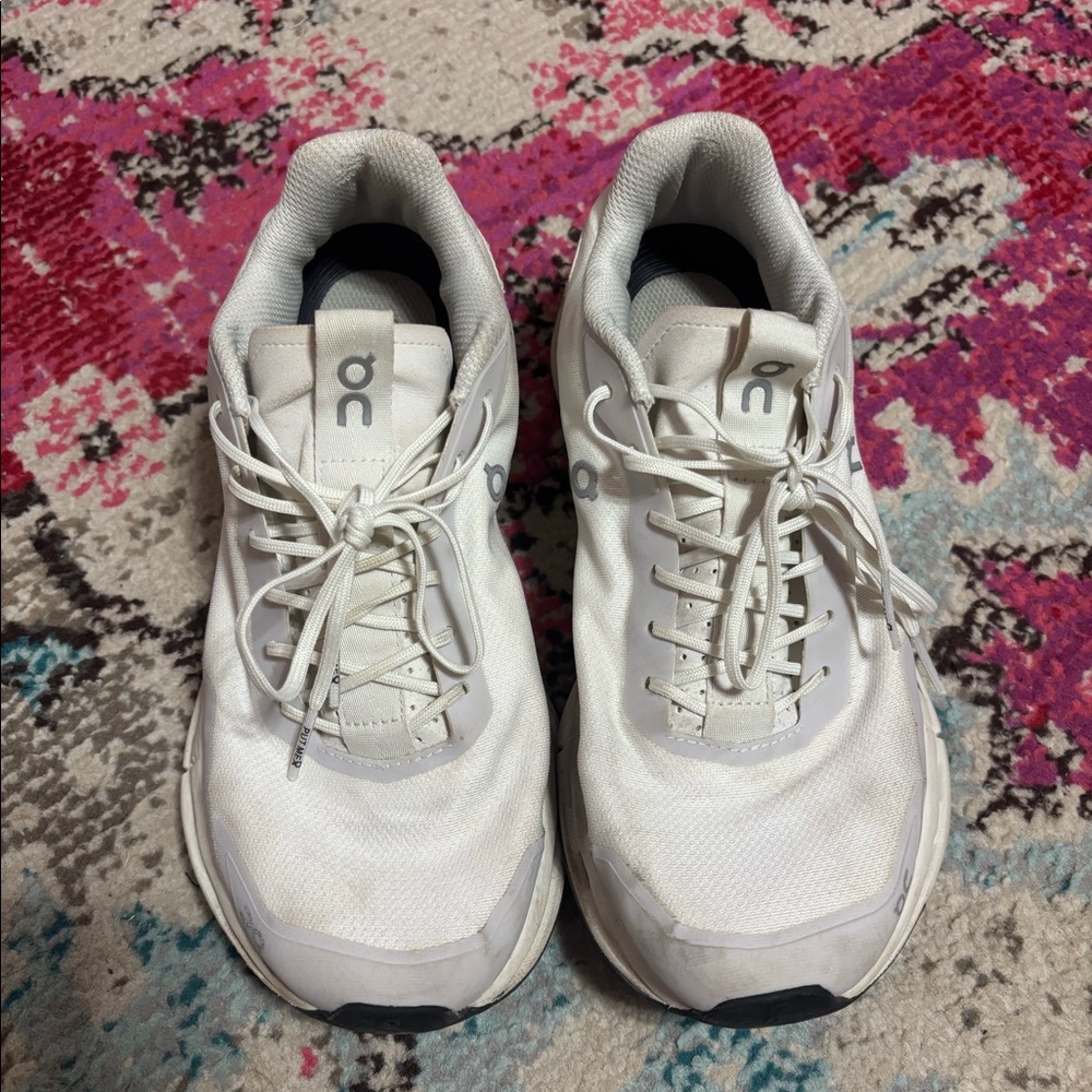 On cloud tennis shoes !